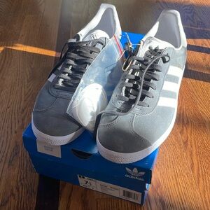 Adidas Gazelle, Unisex, Grey Sneakers, Size 7.5
Brand New, Never been worn